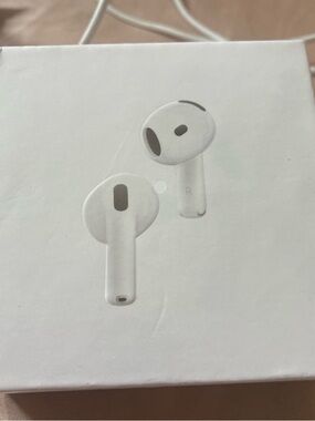 Apple White Wireless Earbuds 4’s - True Wireless Headphones